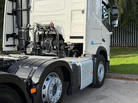 Globetrotter 13l 460 6x2 Tractor Unit 