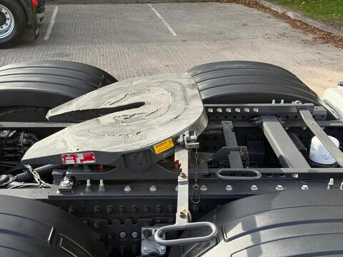Globetrotter 13l 460 6x2 Tractor Unit 