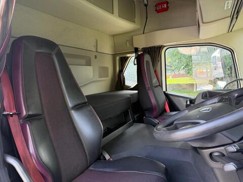 Globetrotter 13l 460 6x2 Tractor Unit 
