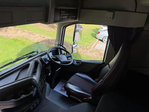 Globetrotter 13l 460 6x2 Tractor Unit 