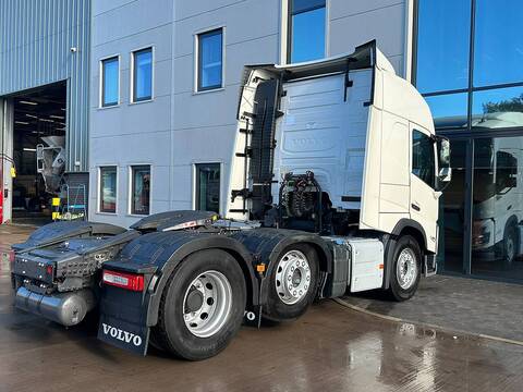 Globetrotter 13l 460 6x2 Tractor Unit **3 Star Direct Vision Standard**