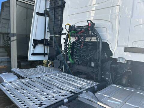 Globetrotter 13l 460 6x2 Tractor Unit **3 Star Direct Vision Standard**
