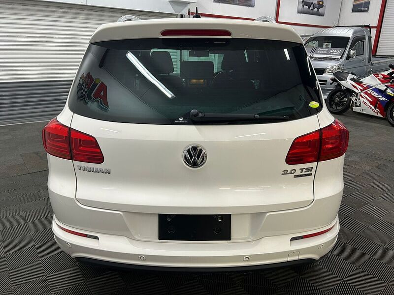 Volkswagen R Line Tsi 4Motion Dsg Estate 2.0 Semi Auto Petrol