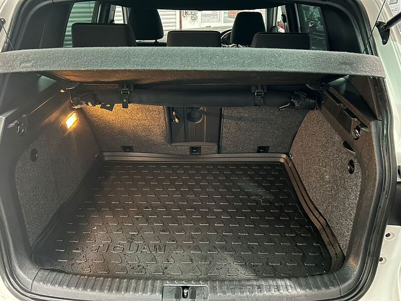 Volkswagen R Line Tsi 4Motion Dsg Estate 2.0 Semi Auto Petrol