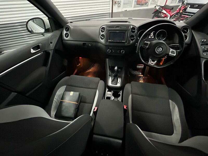 Volkswagen R Line Tsi 4Motion Dsg Estate 2.0 Semi Auto Petrol