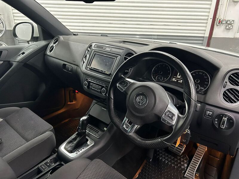 Volkswagen R Line Tsi 4Motion Dsg Estate 2.0 Semi Auto Petrol