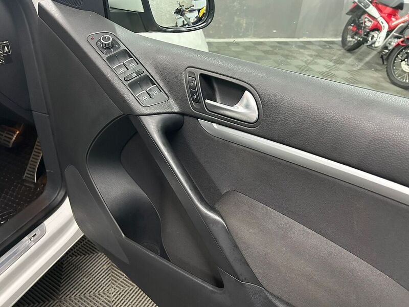 Volkswagen R Line Tsi 4Motion Dsg Estate 2.0 Semi Auto Petrol