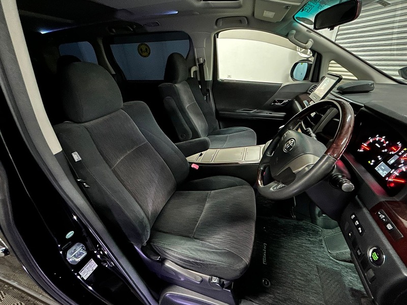 TOYOTA MPV  2.4 AUTOMATIC  PETROL