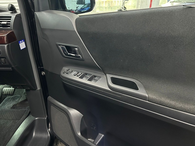 TOYOTA MPV  2.4 AUTOMATIC  PETROL