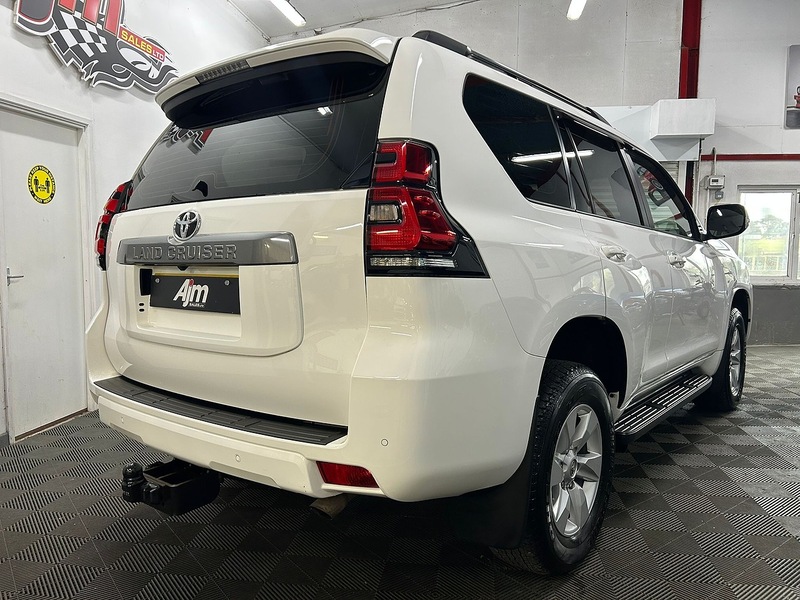 Toyota 2.8D Active SUV 5dr Diesel Auto 4WD Euro 6 (s/s) (7 Seat) (204 ps)