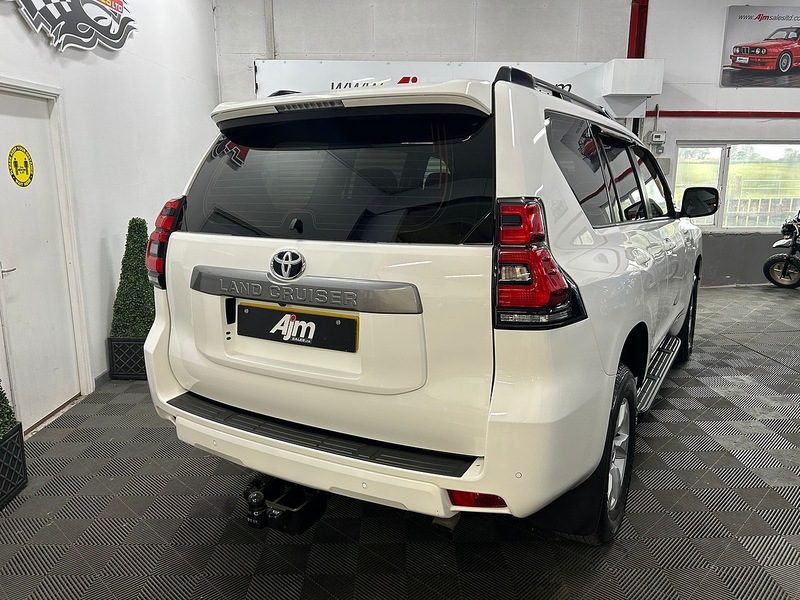 Toyota 2.8D Active SUV 5dr Diesel Auto 4WD Euro 6 (s/s) (7 Seat) (204 ps)