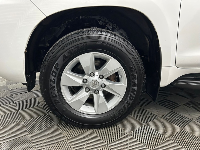 Toyota 2.8D Active SUV 5dr Diesel Auto 4WD Euro 6 (s/s) (7 Seat) (204 ps)