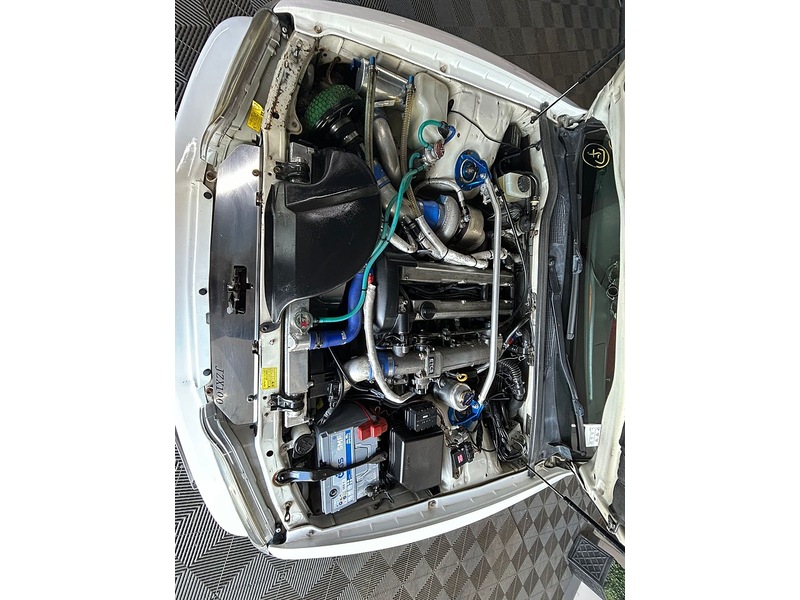 TOYOTA 30TH ANNIVERSARY  SALOON 2.5 MANUAL PETROL