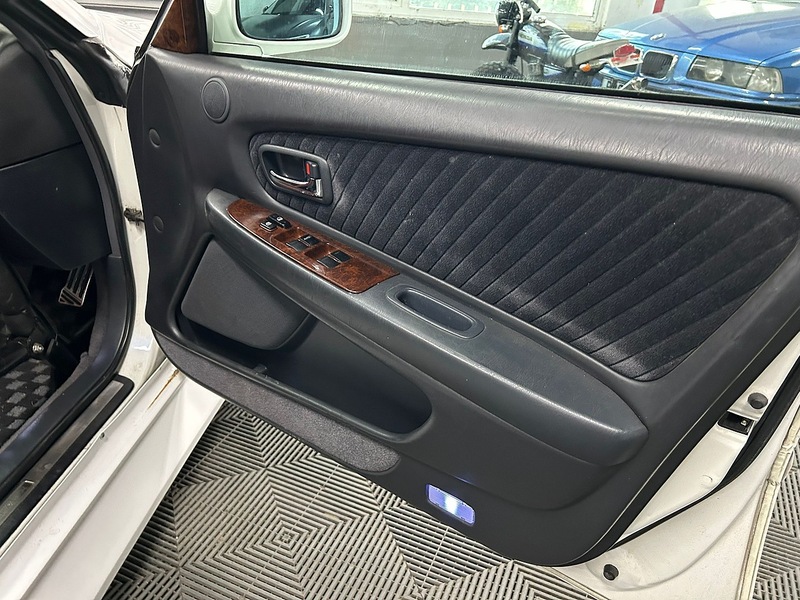 TOYOTA 30TH ANNIVERSARY  SALOON 2.5 MANUAL PETROL