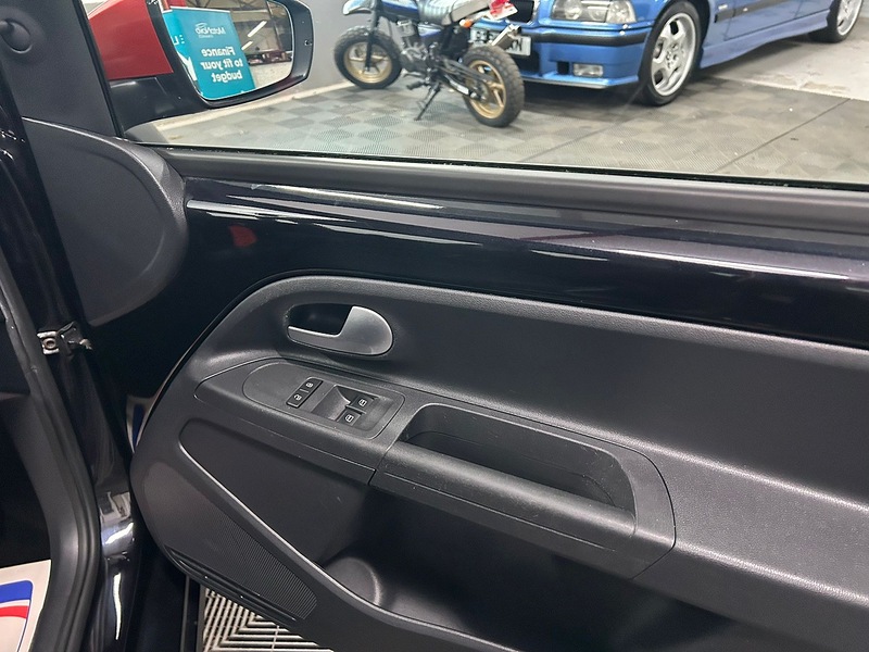 Volkswagen 1.0 Move up! Hatchback 3dr Petrol Manual Euro 6 (s/s) (60 ps)