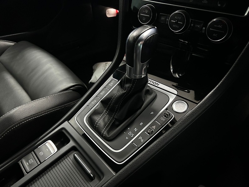 VOLKSWAGEN ESTATE  2.0 AUTOMATIC  PETROL