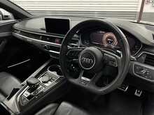 Audi RS4 CARBON EDITION 