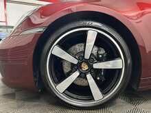 Porsche 911 T 992 4S Heritage Design Edition 