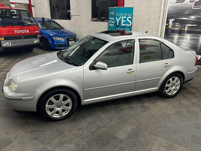 Volkswagen V6  4Motion Saloon 2.8 Manual Petrol