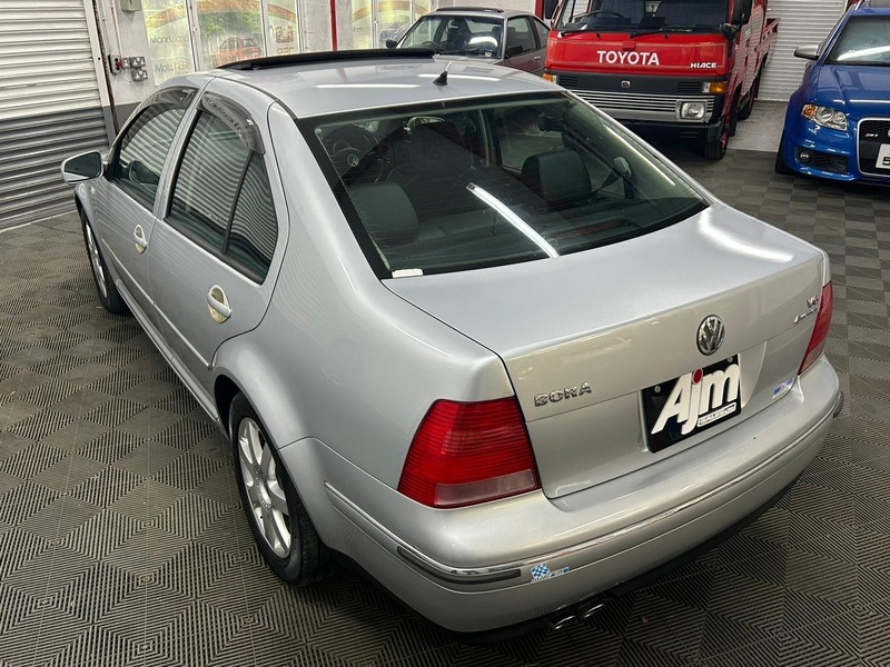 Volkswagen V6  4Motion Saloon 2.8 Manual Petrol