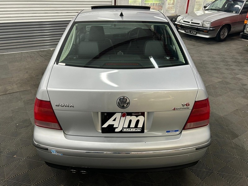 Volkswagen V6  4Motion Saloon 2.8 Manual Petrol