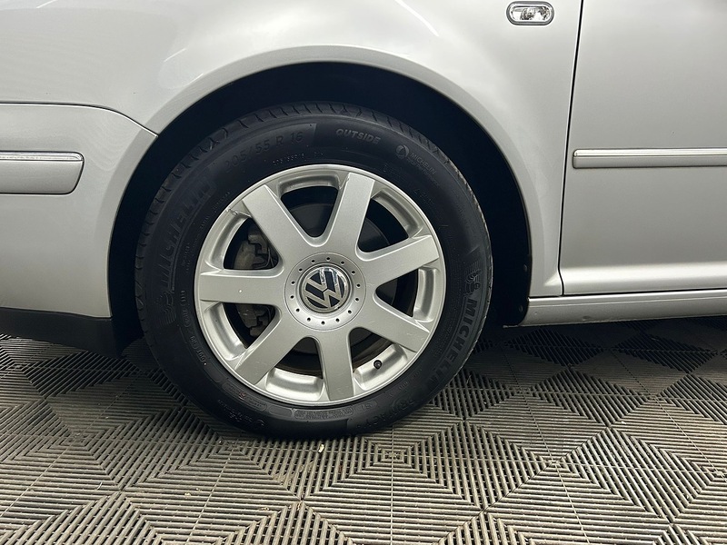 Volkswagen V6  4Motion Saloon 2.8 Manual Petrol