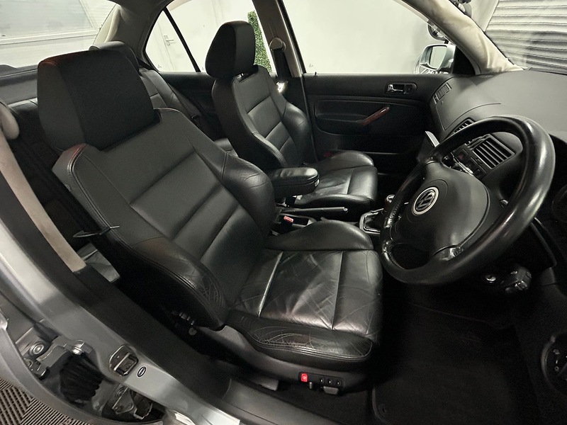 Volkswagen V6  4Motion Saloon 2.8 Manual Petrol