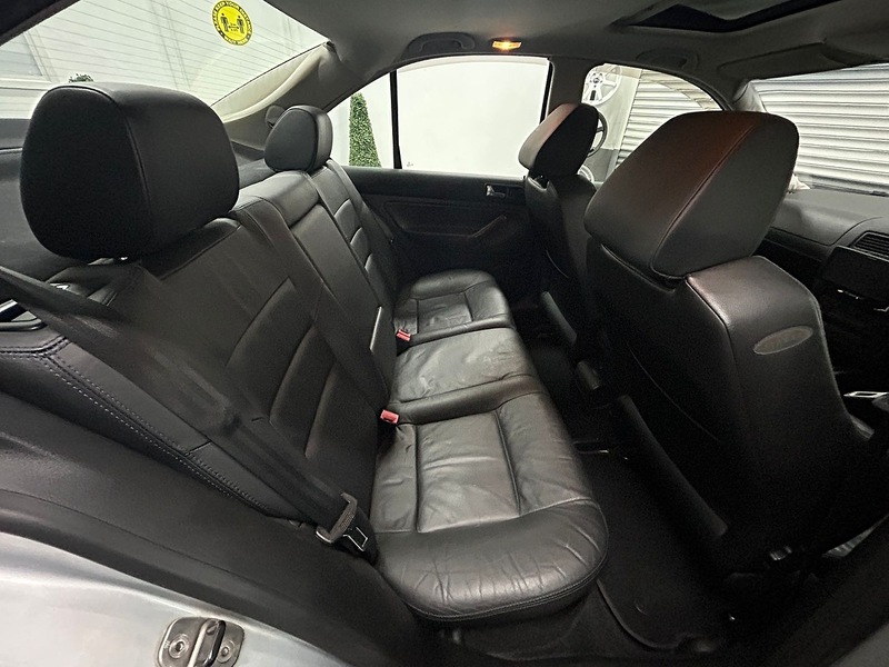Volkswagen V6  4Motion Saloon 2.8 Manual Petrol