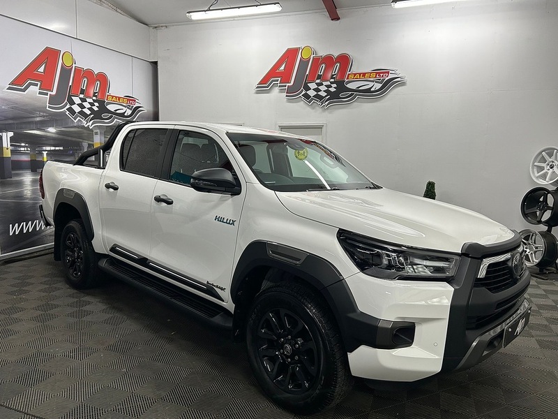 Toyota 2.8 D-4D Invincible X Pickup Double Cab 4dr Diesel Auto 4WD Euro 6 (s/s) (204 ps)