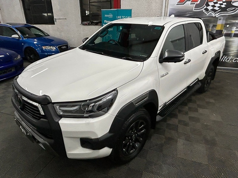Toyota 2.8 D-4D Invincible X Pickup Double Cab 4dr Diesel Auto 4WD Euro 6 (s/s) (204 ps)