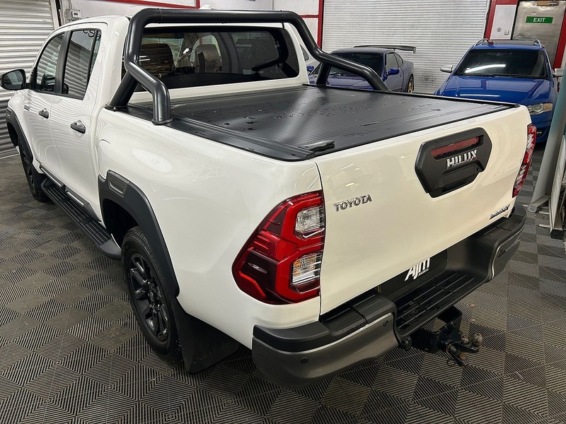 Toyota 2.8 D-4D Invincible X Pickup Double Cab 4dr Diesel Auto 4WD Euro 6 (s/s) (204 ps)