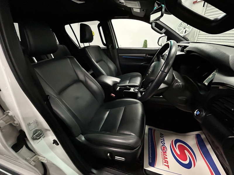 Toyota 2.8 D-4D Invincible X Pickup Double Cab 4dr Diesel Auto 4WD Euro 6 (s/s) (204 ps)