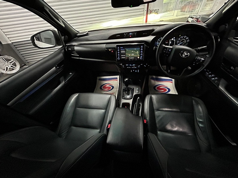 Toyota 2.8 D-4D Invincible X Pickup Double Cab 4dr Diesel Auto 4WD Euro 6 (s/s) (204 ps)