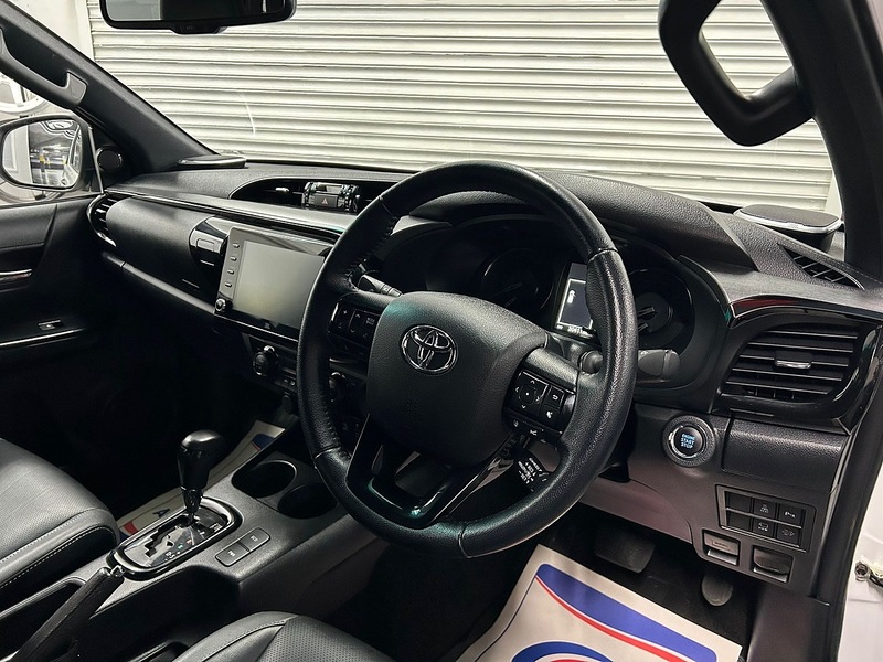 Toyota 2.8 D-4D Invincible X Pickup Double Cab 4dr Diesel Auto 4WD Euro 6 (s/s) (204 ps)