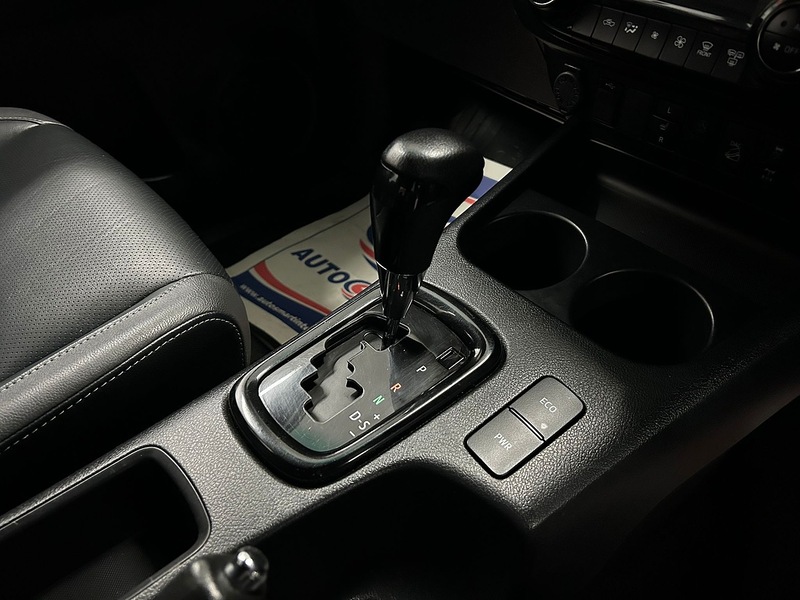 Toyota 2.8 D-4D Invincible X Pickup Double Cab 4dr Diesel Auto 4WD Euro 6 (s/s) (204 ps)