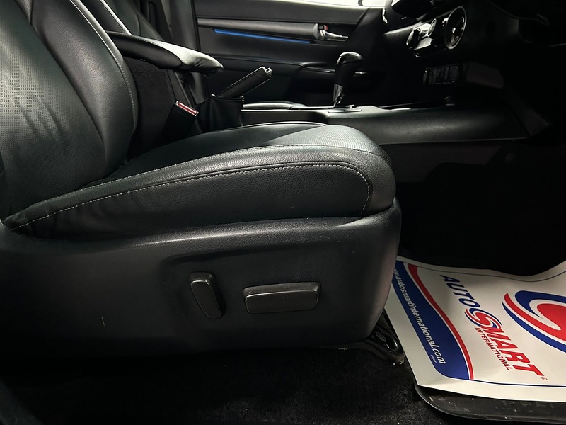 Toyota 2.8 D-4D Invincible X Pickup Double Cab 4dr Diesel Auto 4WD Euro 6 (s/s) (204 ps)