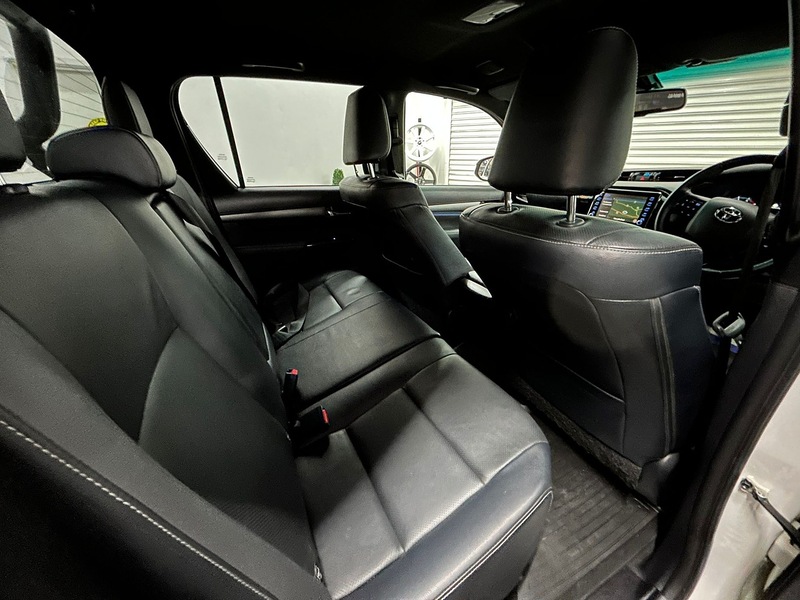 Toyota 2.8 D-4D Invincible X Pickup Double Cab 4dr Diesel Auto 4WD Euro 6 (s/s) (204 ps)