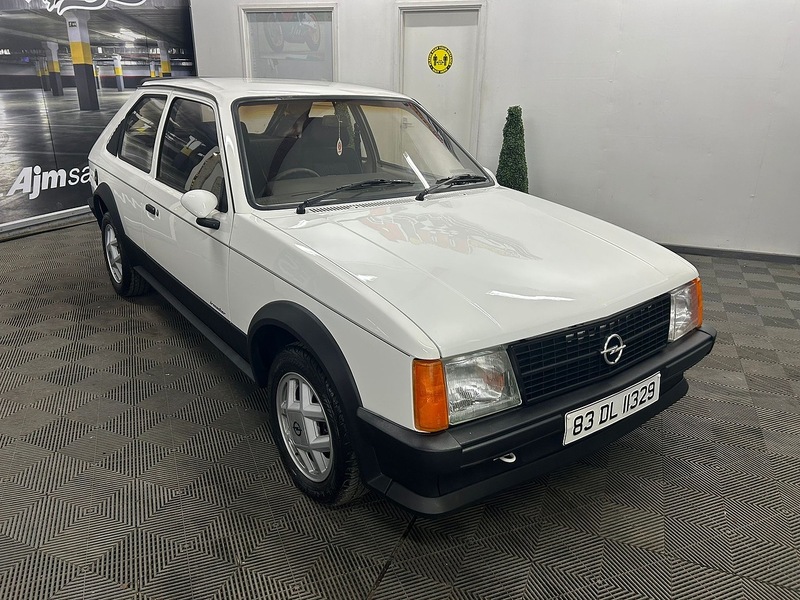 Opel SR Hatch 1.6 Manual Petrol