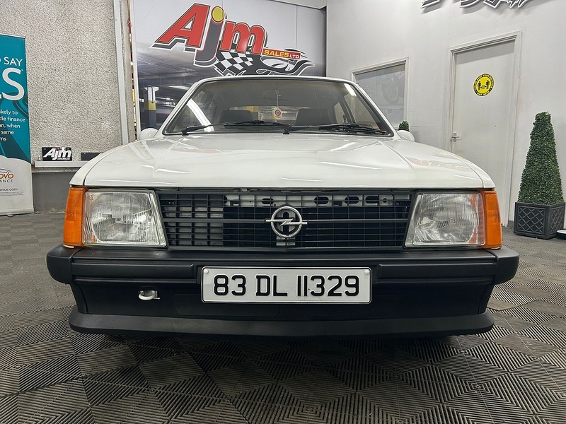 Opel SR Hatch 1.6 Manual Petrol