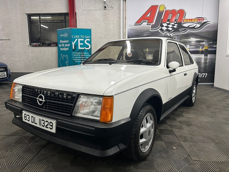 Opel SR Hatch 1.6 Manual Petrol
