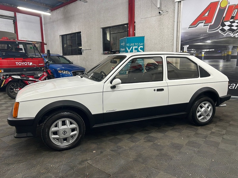 Opel SR Hatch 1.6 Manual Petrol
