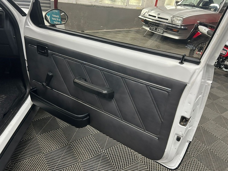 Opel SR Hatch 1.6 Manual Petrol