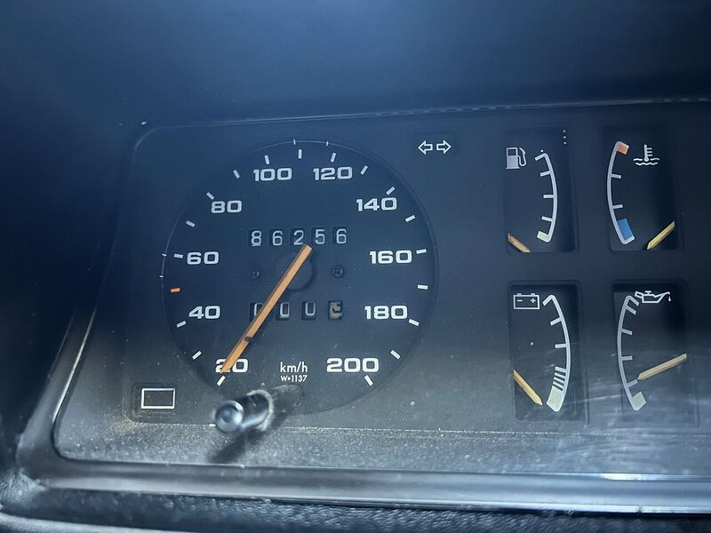 Opel SR Hatch 1.6 Manual Petrol