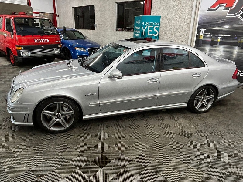 Mercedes-Benz  Saloon 0.0 Petrol