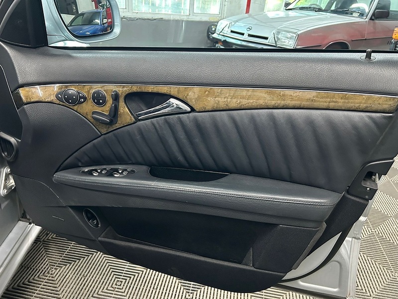 Mercedes-Benz  Saloon 0.0 Petrol