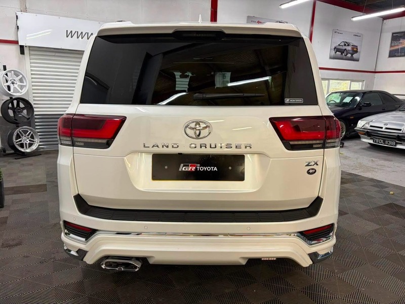 Toyota 𝟯𝟬𝟬 𝗦𝗲𝗿𝗶𝗲𝘀 𝗫𝗭 𝟯.𝟯 𝘃𝟲 𝗗𝟰𝗗 Suv 3.3 Automatic Diesel