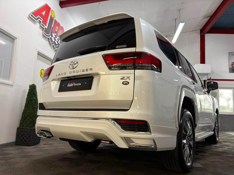 Toyota 𝟯𝟬𝟬 𝗦𝗲𝗿𝗶𝗲𝘀 𝗫𝗭 𝟯.𝟯 𝘃𝟲 𝗗𝟰𝗗 Suv 3.3 Automatic Diesel