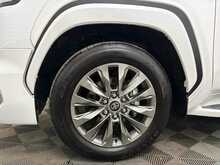 Toyota Land Cruiser 𝟯𝟬𝟬 𝗦𝗲𝗿𝗶𝗲𝘀 𝗫𝗭 𝟯.𝟯 𝘃𝟲 𝗗𝟰𝗗 