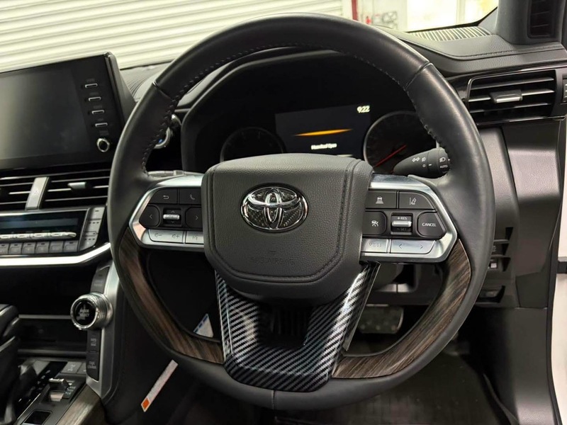 Toyota 𝟯𝟬𝟬 𝗦𝗲𝗿𝗶𝗲𝘀 𝗫𝗭 𝟯.𝟯 𝘃𝟲 𝗗𝟰𝗗 Suv 3.3 Automatic Diesel