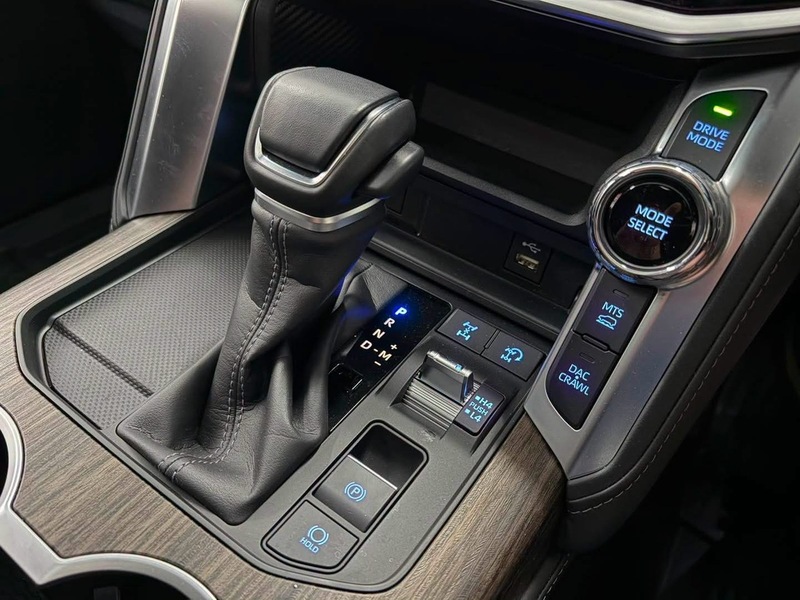 Toyota 𝟯𝟬𝟬 𝗦𝗲𝗿𝗶𝗲𝘀 𝗫𝗭 𝟯.𝟯 𝘃𝟲 𝗗𝟰𝗗 Suv 3.3 Automatic Diesel